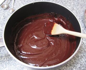 Krémes csokoládémáz, könnyed finomság amitől minden süti finomabb!