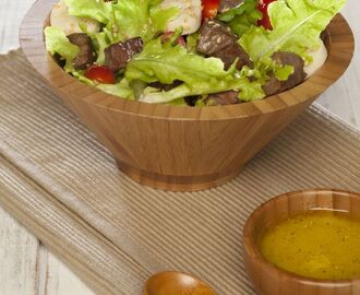 Salada Verde com Carne Grelhada ao Molho de Mostarda