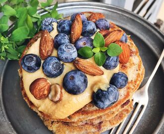 Veganska och glutenfria amerikanska blåbärspannkakor