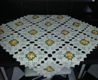 Toalha de mesa em crochê de Squares com passo a passo #aldacilenecroche