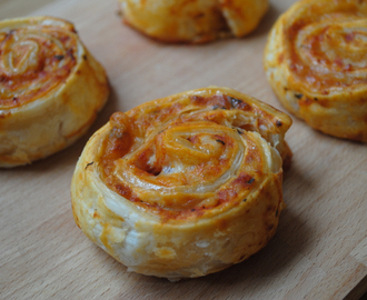 Simple Puff pastry pizza wheels recipe