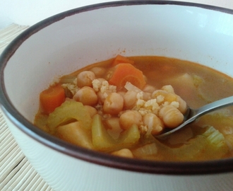 Csicseriborsó leves gyökérzöldségekkel