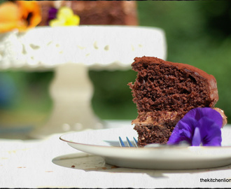 Chocolate Sponge Cake with Hazelnut Cream - Schokoladenbisquit-Kuchen mit Haselnusscreme