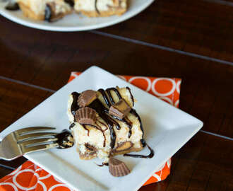 Skinny Peanut Butter Cup Cheesecake
