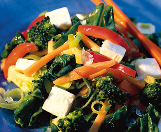 Wokade grönsaker med fetaost