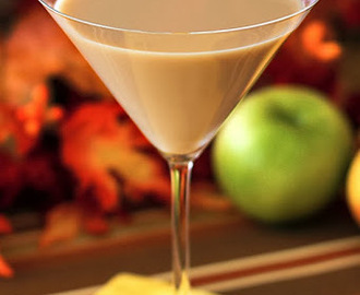 Caramel Apple Pie Martini - The Ultimate Fall Cocktail
