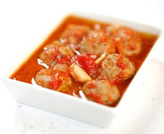 Lammfrikadeller i tomatsås med risoni
