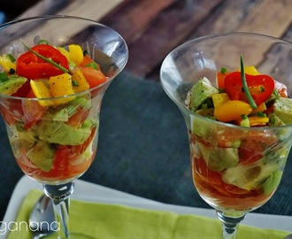 Salada de Tomate e Abacate na Taça