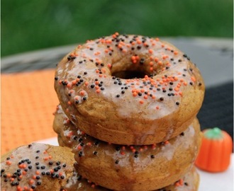 Cinnamon Glazed Baked Pumpkin Donuts {and Halloween giveaway!}