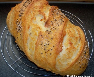 Egyszerü kovászos öregtésztás fehér kenyér