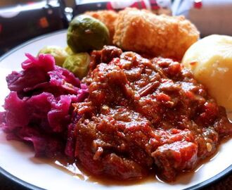 Christmas Goulash with Cranberry Sauce