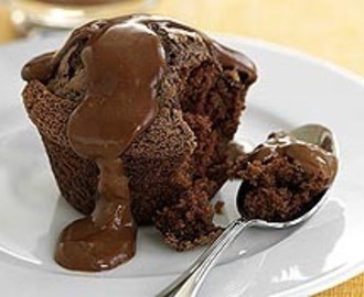 Cupcake com Calda Quente de Chocolate