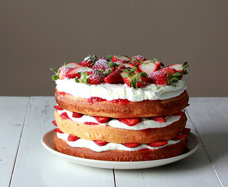 Strawberry and Cream Sponge Cake