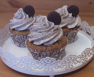 Cupcakes con galletas de chocolate y vainilla (Oreo)