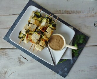 Brochettes de tofu marinées au citron et lait de coco. Sauce coco/cacahuète. ( alléger, vegan, sans gluten )