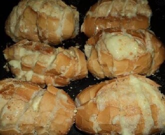 Receita de Pão Assado com Creme de Alho, aprenda como fazer pão de creme de alho assado, simples e fácil, ideal para acompanhar seu churrasco.