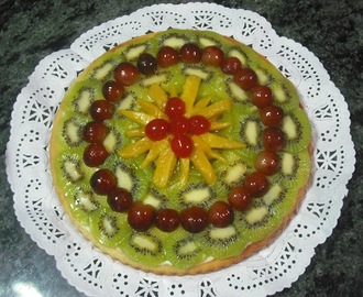 Tarta de crema pastelera y frutas