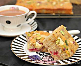 Highlights of 2014 & White Chocolate, Raspberry and Pistachio Tray Bake…