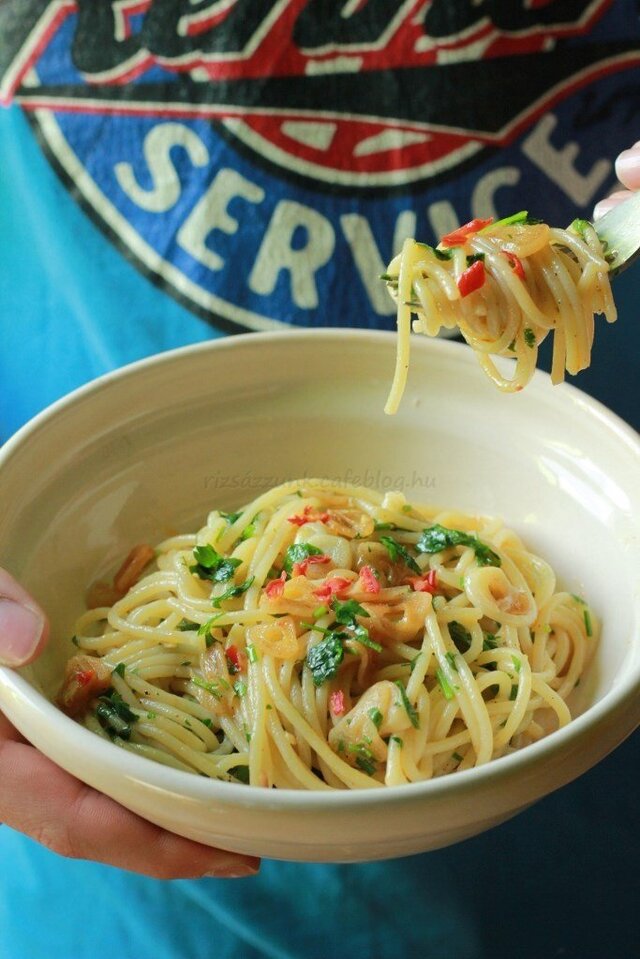 “Séf tészta” (pasta aglio e olio)