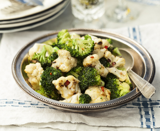 Chilistekt broccoli och blomkål