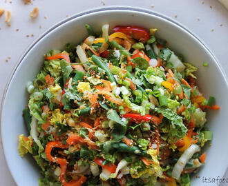 Thaise salade met sesam-knoflook dressing
