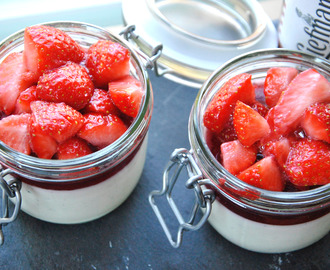 Yoghurt panna cotta met Liefmans en aardbeien