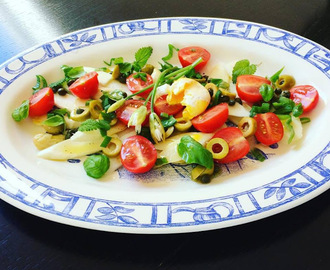 SPARGEL | Mediterraner Spargelsalat mit pochiertem Ei