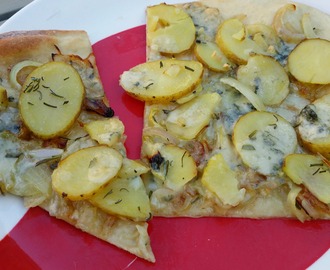 Pizza met aardappel, rozemarijn en blauwe kaas