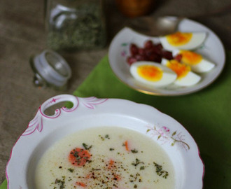 Kremowa zupa chrzanowa z majerankiem i płatkami kabanosa