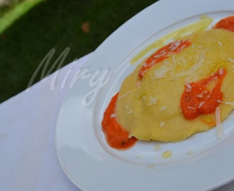 Colors and food: ricetta d'ispirazione! Raviolone di patate e pecorino con tuorlo fondente e salsina di pomodoro fresco