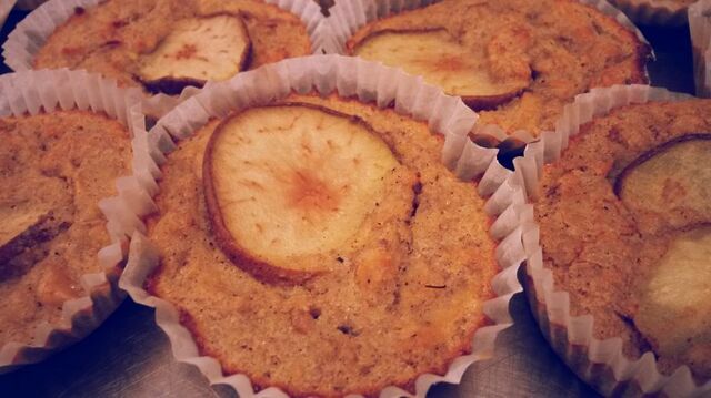 Nyttiga äpple, kanel, päron och kardemumma muffins!