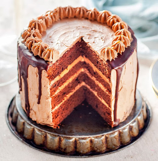 Chocolate cake with salted caramel buttercream - and a blog birthday