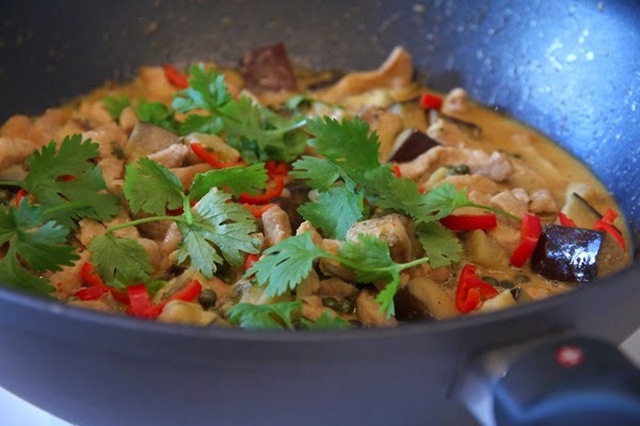 Pippurinen thai curry possusta
