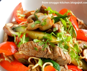 Asia Nudeln mit Gemüse & Rindfleisch