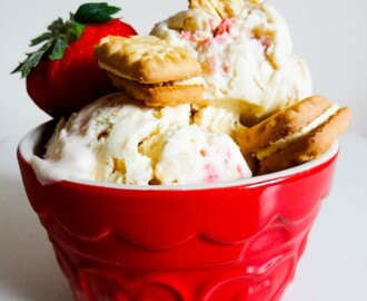 Custard Cream & Strawberry Swirl No Churn Ice Cream #Foodie Extravaganza