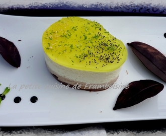 Bavarois citron vert - chocolat sur lit de meringue