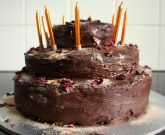 Tiered orange sponge cake with chocolate ganache icing {vegan and diabetes friendly}
