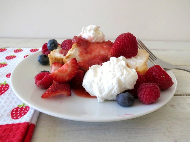 Angel Food Cake with Strawberry Sauce