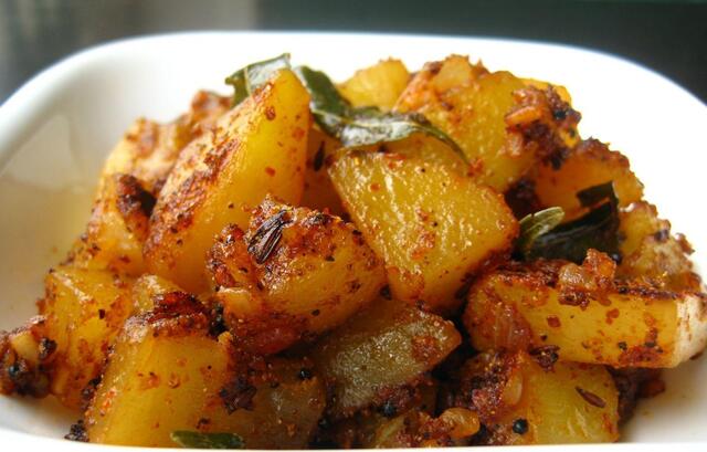 Potato curry recipe | How to make potato curry | Famous Indian Recipes