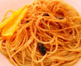 Sicilia in tavola: Pasta all'arancia con pane, acciughe, olive e mandorle!