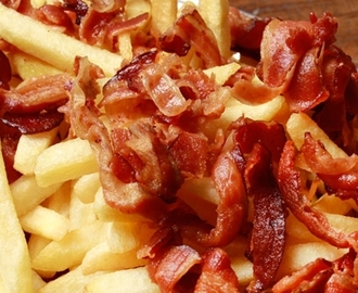Receita de Petiscos rápidos: batata frita com bacon no micro-ondas