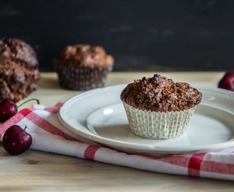 Muffins met kersen en chocolade.