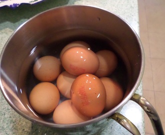 Y de cenar hoy otro clásico ...Huevos rellenos!