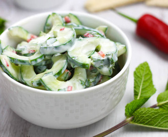 Spicy yogurt cucumber salad