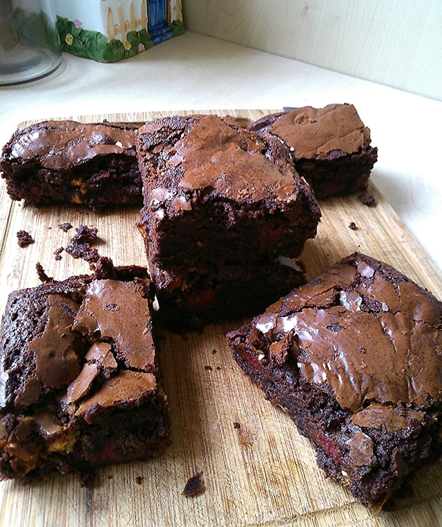 Fudgy brownies with raspberries and white chocolate
