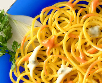 Spaghetti con tomate y gorgonzola