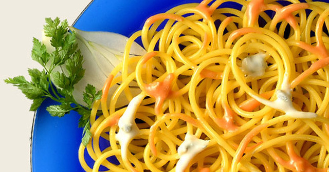 Spaghetti con tomate y gorgonzola