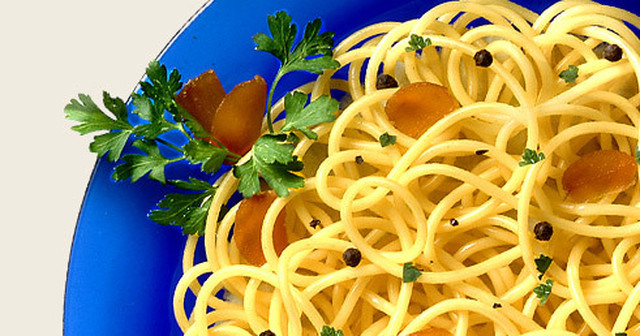 Spaghetti con cecina de huevos de mújol