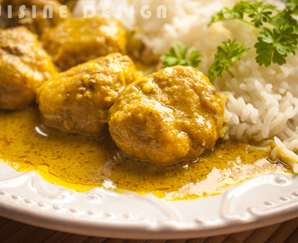 Meatballs in curry sauce