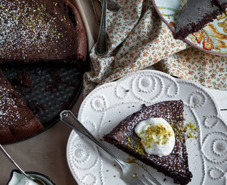 Flour-less Chocolate Cake - Guest Post - Delicious Shots Blog